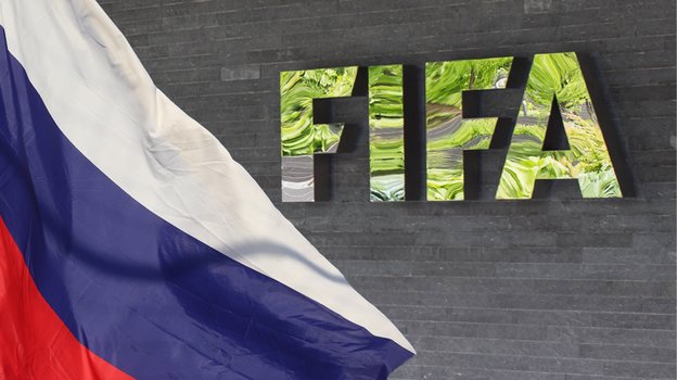 ФИФА продолжает поддерживать беглецов, приостановивших контракты. Но сделала шаг в сторону России