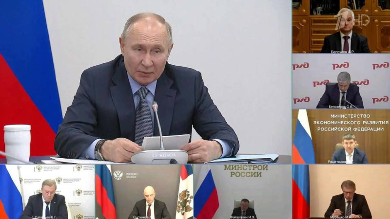 Владимир Путин провел совещание по социально-экономическому развитию Петербурга и Ленинградской области