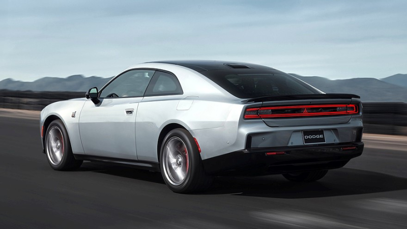 Новый многоликий Dodge Charger: полный привод, купе и лифтбек, бензин и электричество