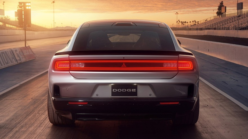 Новый многоликий Dodge Charger: полный привод, купе и лифтбек, бензин и электричество