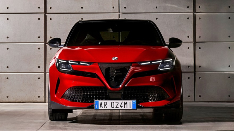 Alfa Romeo Milano: крутой дизайн, азартное шасси и полноприводная гибридная версия Q4