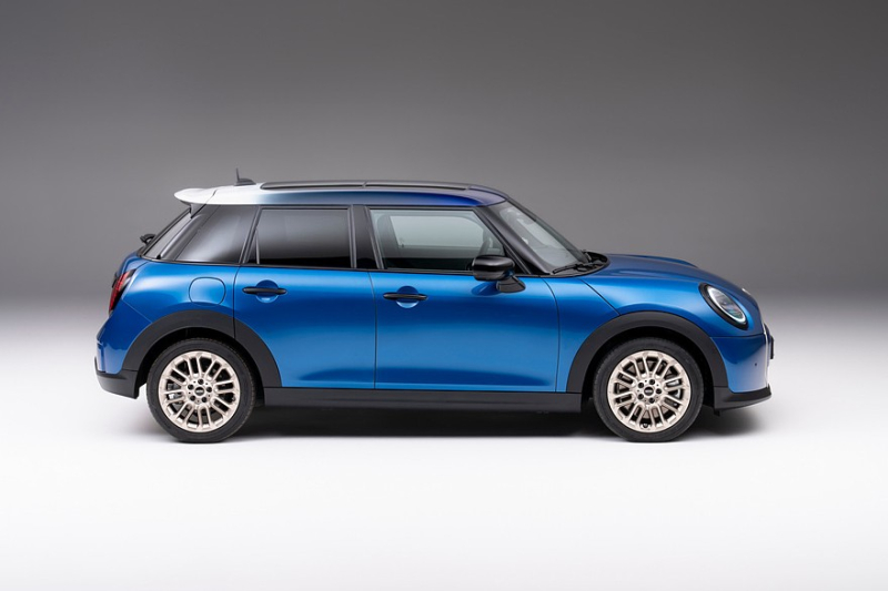 Новый Mini Cooper на старой платформе: теперь и пятидверная версия