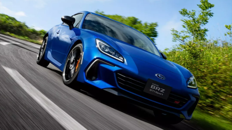 Subaru BRZ и Toyota GR86 получили обновки к 2025 модельному году